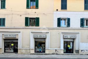 NEGOZIO A GIULIANOVA