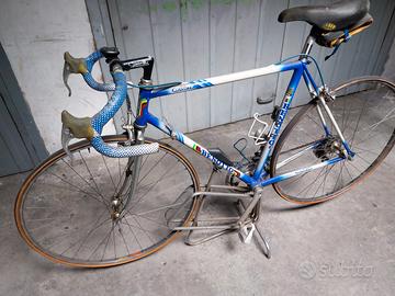 due biciclette da corsa