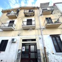 2 LOCALI A TORRE DEL GRECO