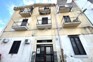 2 LOCALI A TORRE DEL GRECO