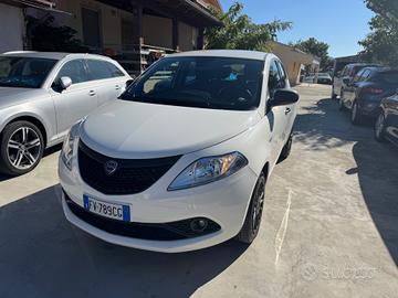 Lancia Ypsilon 1.2 69 CV 5 porte S&S Gold