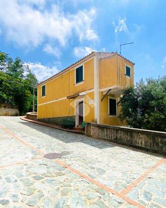 CASA SEMINDIPENDENTE A BELMONTE CALABRO