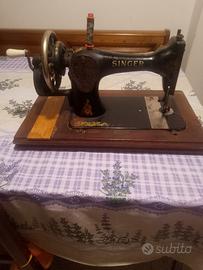 Macchina da cucire Singer antica vintage in legno