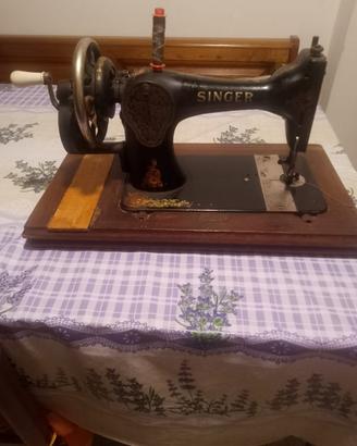 Macchina da cucire Singer antica vintage in legno