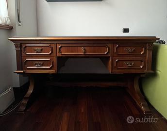 Scrivania in legno