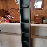 mobiletto in legno nero con mensoline