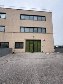 Immobile di 350 m² a Ferrara