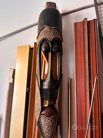 Maschera etnica da parete in legno intagliato