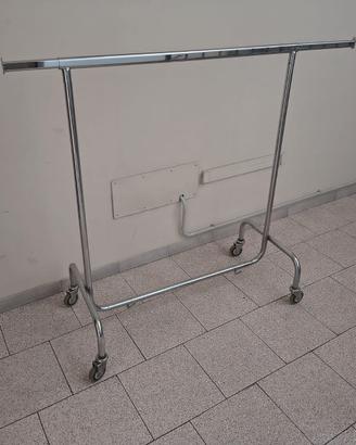 Stender porta abiti in metallo con ruote