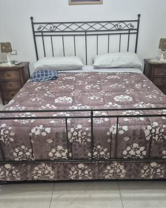 Letto matrimoniale contenitore in ferro battuto