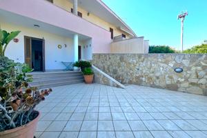 Villetta bifamiliare con ampio spazio esterno