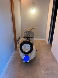 Vespa struzzo