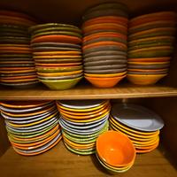Servito piatti multicolore