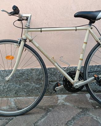 Bicicletta in alluminio stile retrò