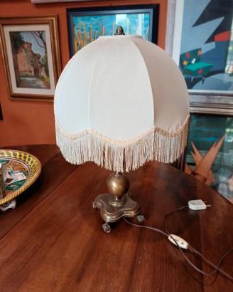 lampada da soggiorno, comodino, tavolinetto
