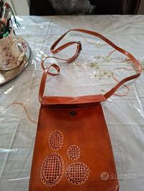 Borsello vintage a tracolla in cuoio lavorata arti