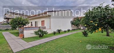 Villa singola con terreno a Fiumefreddo di Sicilia
