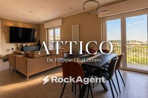 Attico / Mansarda di 140 m² con 4 locali a Catanza