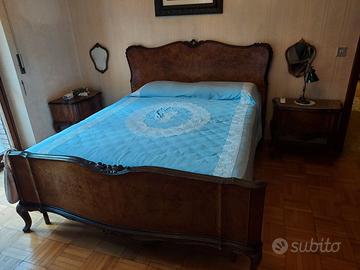 LETTO D'EPOCA CON COMODINI CORDINATI IN STILE CHIP