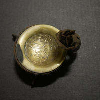 Piattino in ottone con alzatina in ferro battuto