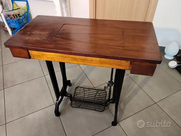 Macchina da cucire con mobile "Borletti"