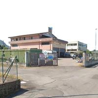 Magazzino con piazzale