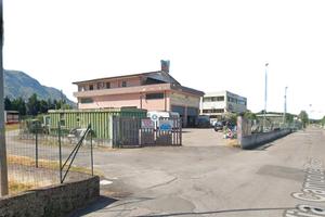 Magazzino con piazzale