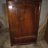 armadio antico in buone condizioni
