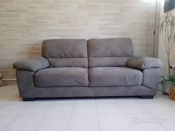 Divano 3 posti grigio in tessuto