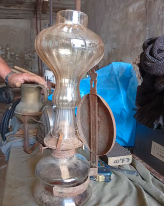 Lampada a petrolio antica 