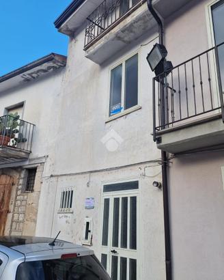 CASA SEMINDIPENDENTE A CAUTANO