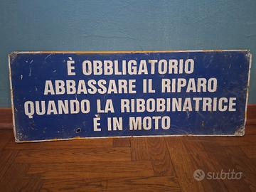 Cartello obbligatorio abbassare il riparo