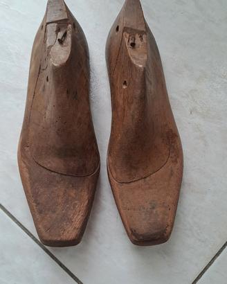 antiche forme in legno per scarpe 
