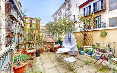 TRILOCALE CON AMPIO TERRAZZO IN CONTESTO D'EPOCA!