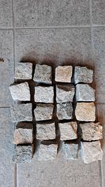 Cubetti in pietra di luserna 4x6 circa 10 mq