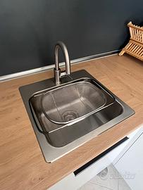 Lavello Ikea con miscelatore e sifone