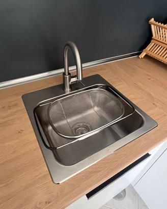 Lavello Ikea con miscelatore e sifone