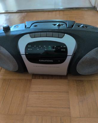 Vecchio stereo rotto Grundig