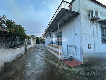 Trilocale da ristrutturare con giardino.