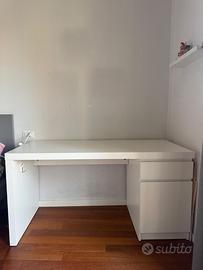 Scrivania Ikea modello Malm + sedia