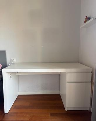 Scrivania Ikea modello Malm + sedia