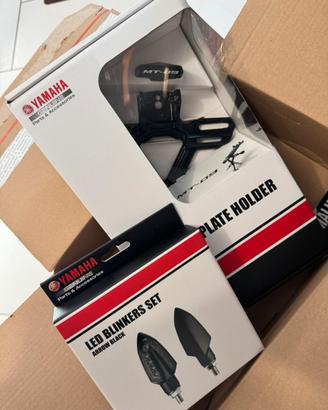 PORTATARGA + FRECCE LED ARROW YAMAHA MT09 2021-