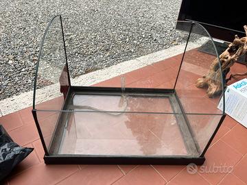 Tartarughiera compresa di vari accessori