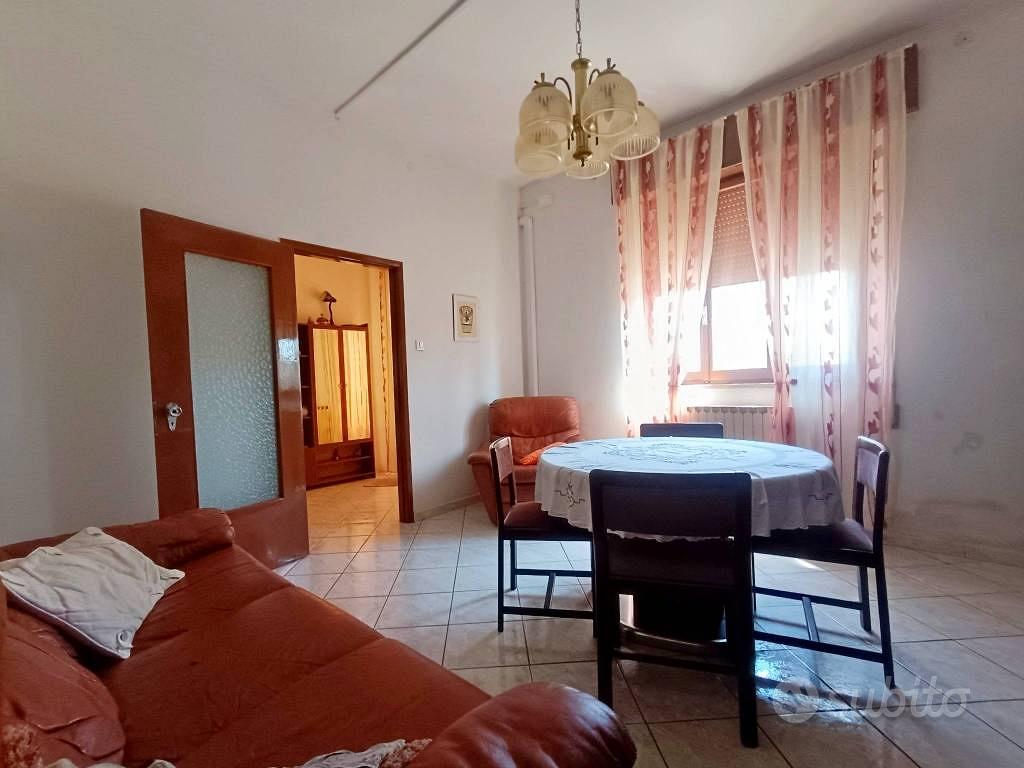 Villa di 150 m² con più di 5 locali e box auto a C - Vista 6
