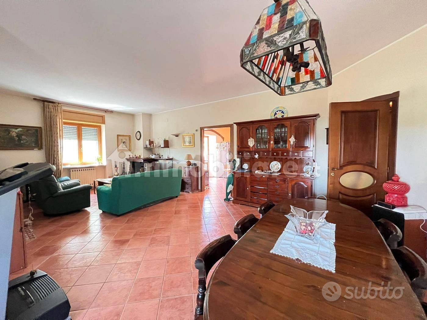 Varcaturo - Villa singola su 3 livelli - Vista 2