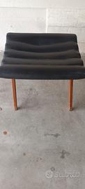 Sgabello anni 60 in vinilpelle nera