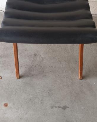 Sgabello anni 60 in vinilpelle nera