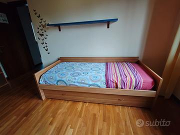 letto singolo con  materasso cassettone e libreria