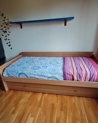 letto singolo con  materasso cassettone e libreria