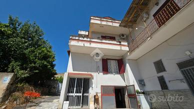 CASA SEMINDIPENDENTE A FRATTAMAGGIORE